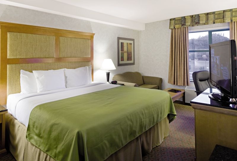 Prestige Kamloops Hotel Room photo